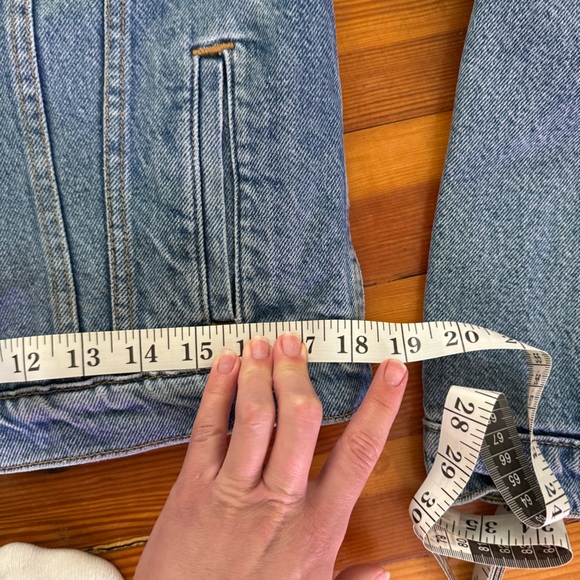 Levi’s Sherpa Trucker Jean Jacket - Picture 7 of 7